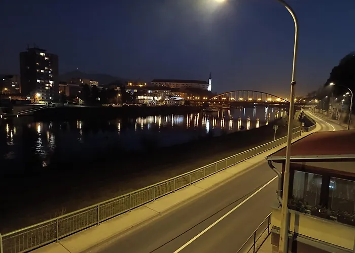 U Bocmana S Vyhledem Na Zamek A Labe
