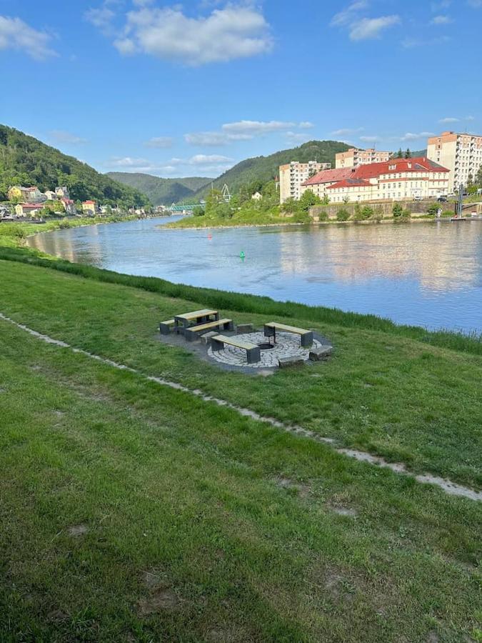 U Bocmana S Vyhledem Na Zamek A Labe