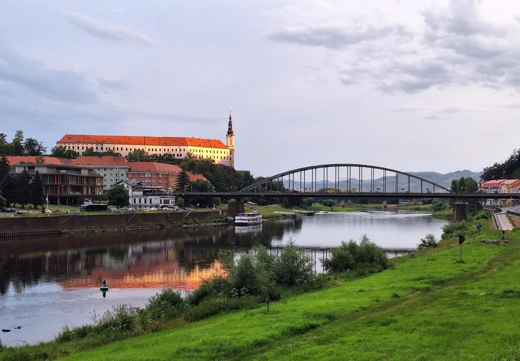 U Bocmana S Vyhledem Na Zamek A Labe